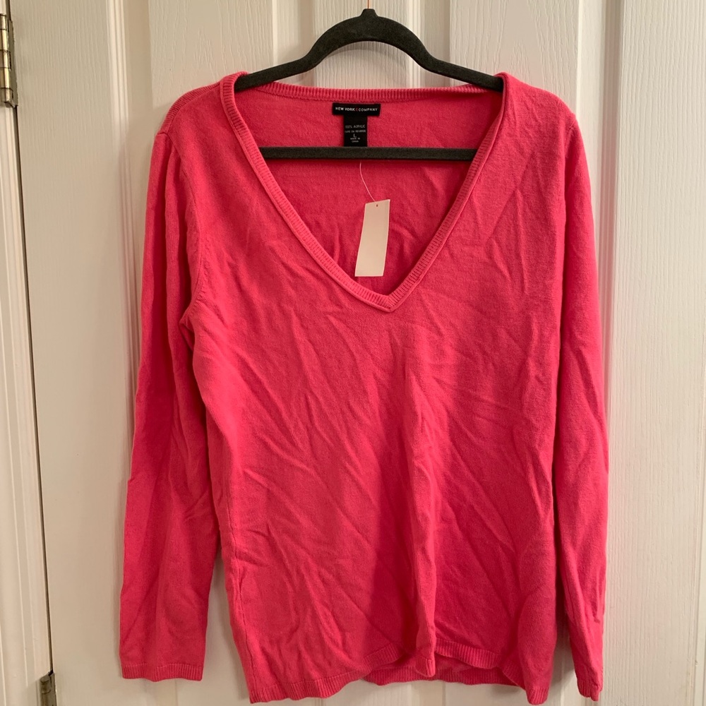 NWT NY&Co V neck long sleeved acrylic sweater